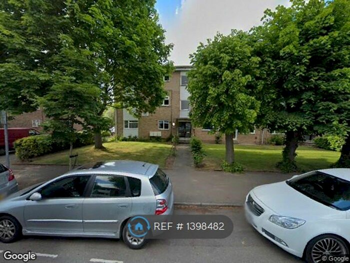 1 Bedroom Flat To Rent In Lovelace Gardens, Surbiton, KT6