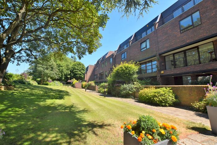 5 Bedroom Town House To Rent In Kreisel Walk, Kew Green, Richmond, TW9