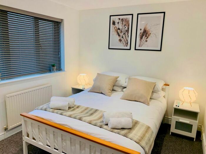3 Bedroom Flat To Rent In Saint Margarets Court, Taunton, TA1