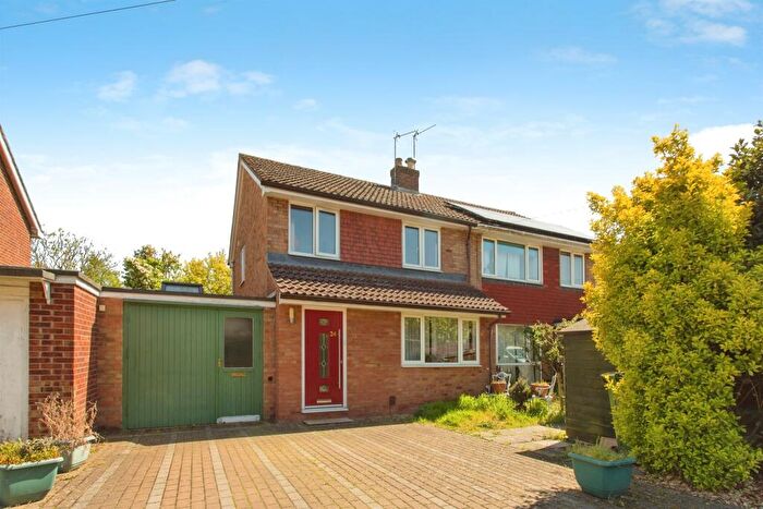 3 Bedroom Semi Detached House For Sale In Badminton Close, Cambridge, CB4