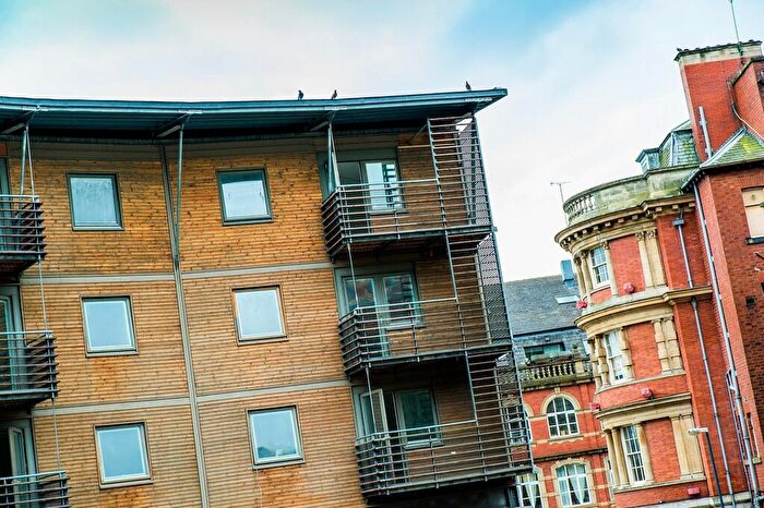 2 Bedroom Apartment To Rent In North Crescent, LS2