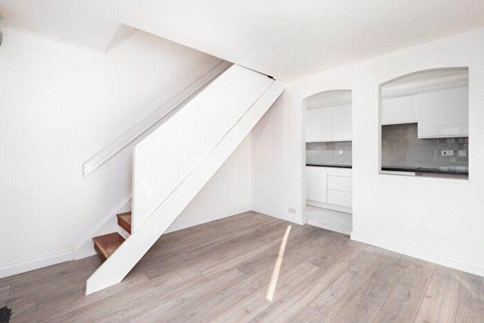 1 Bedroom House To Rent In Joshua Street, London, E14