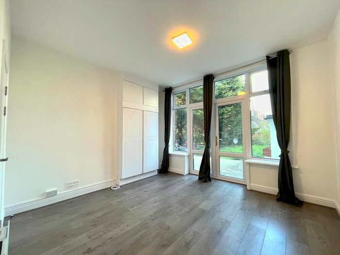 Studio To Rent In East End Road, East Finchley, London, N2