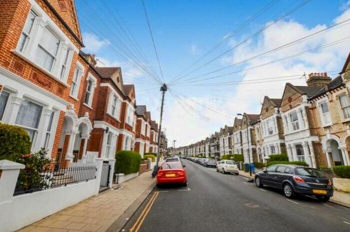 Studio To Rent In Kingscourt Road, Streatham, SW16