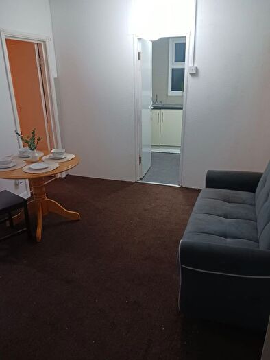 2 Bedroom Flat To Rent In Plashet Rd, E13