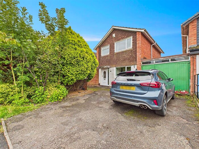 3 Bedroom Detached House For Sale In Fairoak Avenue, Stafford, ST16