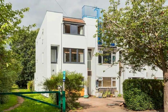 3 Bedroom End Of Terrace House To Rent In Leam Terrace, Leamington Spa, CV31