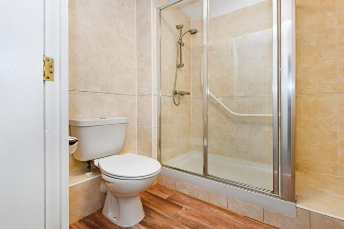 1 Bedroom Flat For Sale In Junction Road, Brentwood, Essex, CM14