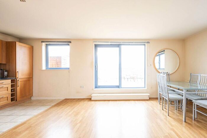 1 Bedroom Flat To Rent In Sherwood Gardens, Isle Of Dogs, London, E14