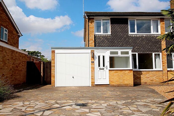 3 Bedroom Semi-Detached House To Rent In Oakleigh Drive, Orton Longueville, Peterborough, PE2