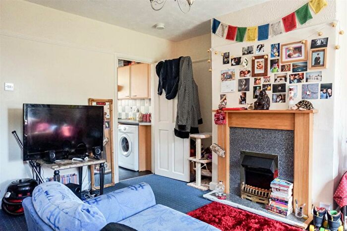 2 Bedroom House To Rent In Hartley Crescent, Leeds, LS6