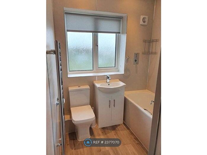 3 Bedroom Flat To Rent In Rankin Drive, Edinburgh, EH9