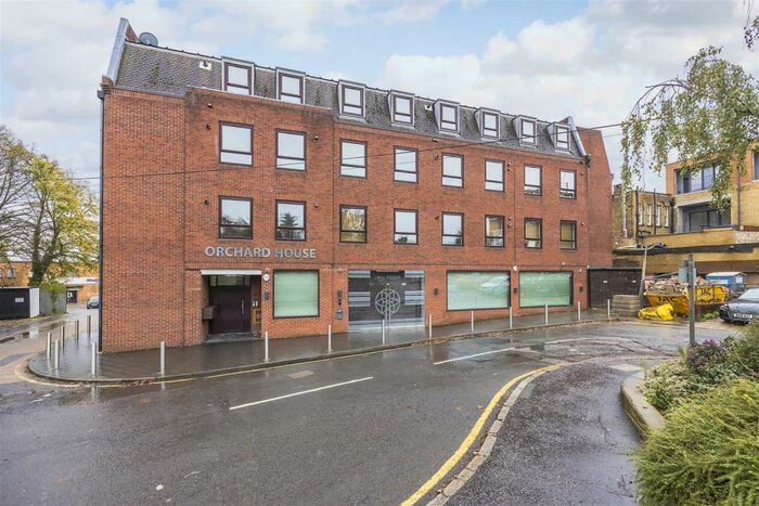 3 Bedroom Apartment To Rent In Eastwood Close, South Woodford, E18