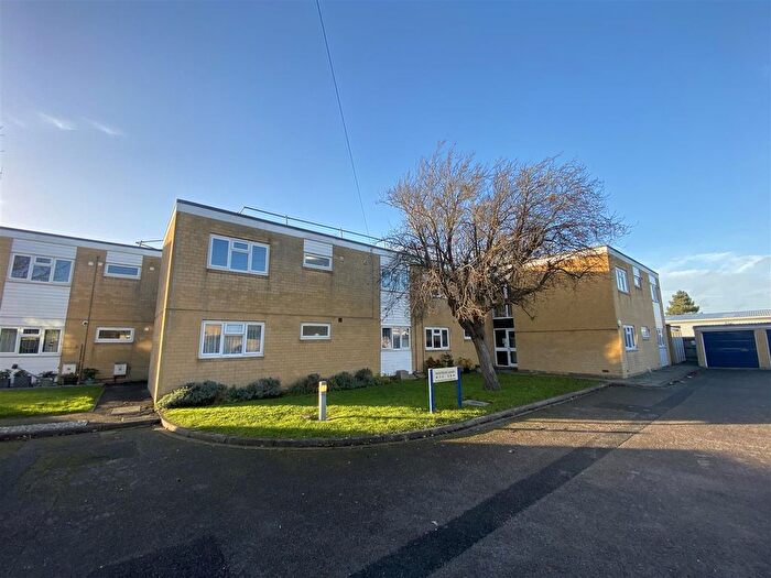 2 Bedroom Flat To Rent In Montrose Close, Goring-By-Sea, BN12