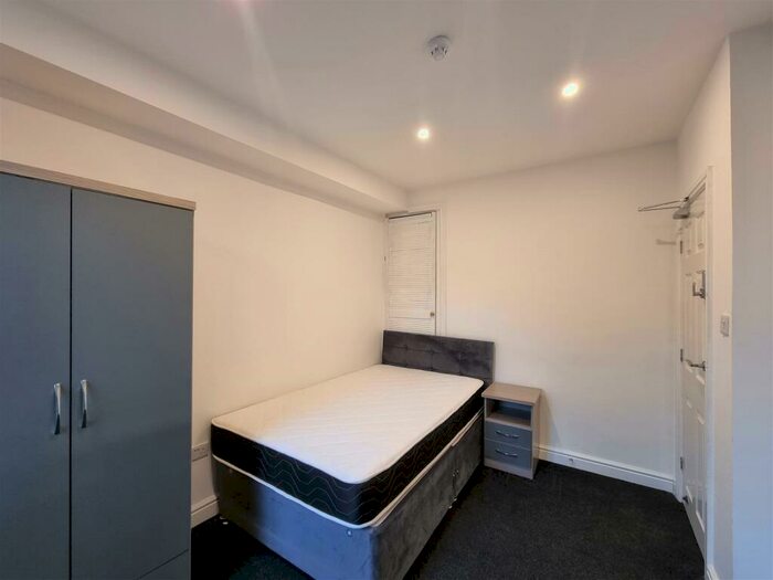 1 Bedroom Detached House To Rent In Russell Street, Loughborough, Leicestershire, LE11