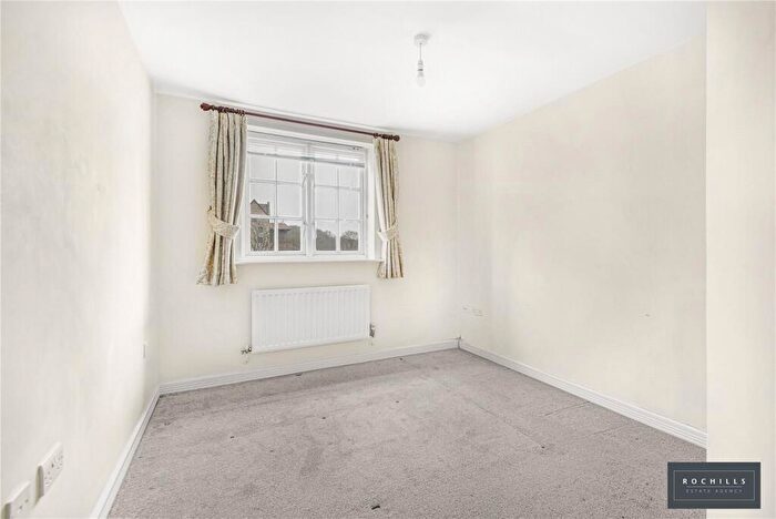 1 Bedroom Apartment For Sale In Strata Court, Bridge Street, Walton-on-Thames, Surrey, KT12