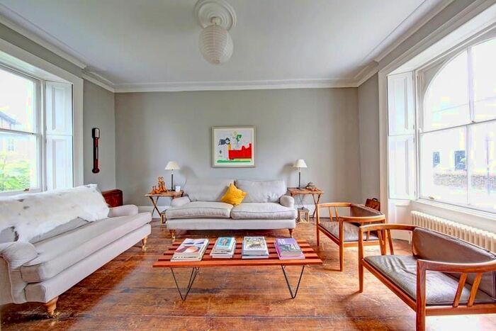 3 Bedroom Detached House To Rent In Stockwell Park Crescent, London, SW9