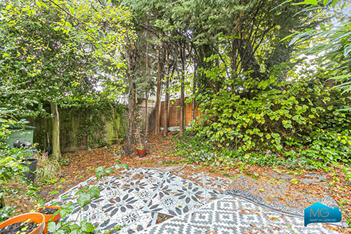 2 Bedroom Apartment To Rent In Woodside Park Road, North Finchley, London, N12