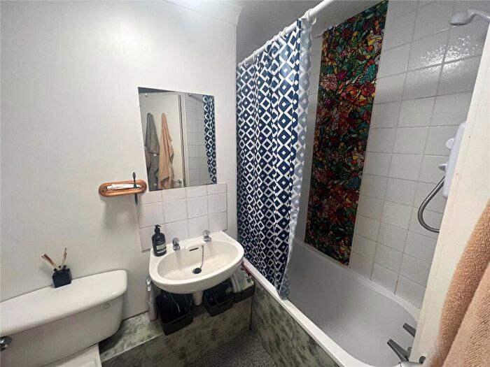 Studio To Rent In Camelot Court, Ifield, Crawley, West Sussex, RH11