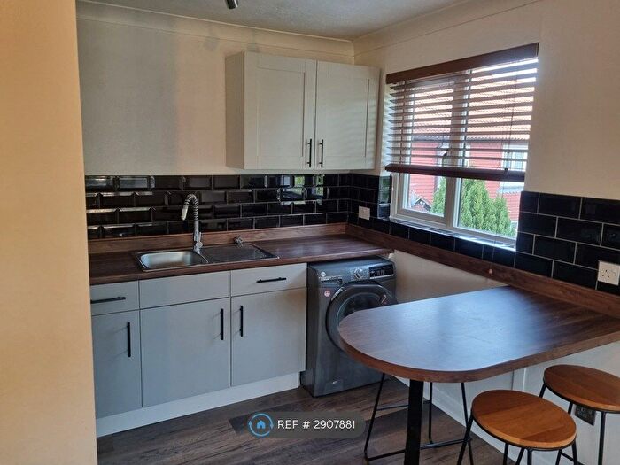 2 Bedroom Maisonette To Rent In Connaught Gardens, Morden, SM4