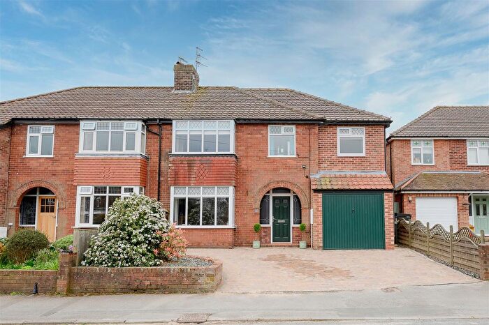 5 Bedroom Semi Detached House For Sale In Hunters Way, York, YO24