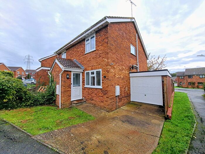 2 Bedroom Semi-detached House To Rent In Newlands, Ashford, TN23