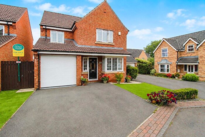 4 Bedroom Detached House For Sale In Umpire Close, Newton Hill, Wakefield, WF1