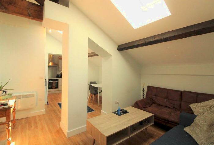 2 Bedroom Apartment To Rent In Victoria Riverside, Leeds, LS10