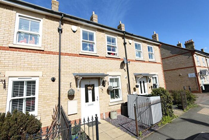 3 Bedroom Terraced House For Sale In Olivers Court, Clifton Road, Shefford, SG17