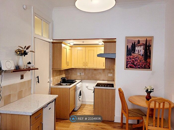 1 Bedroom Flat To Rent In Strathyre Street, Glasgow, G41