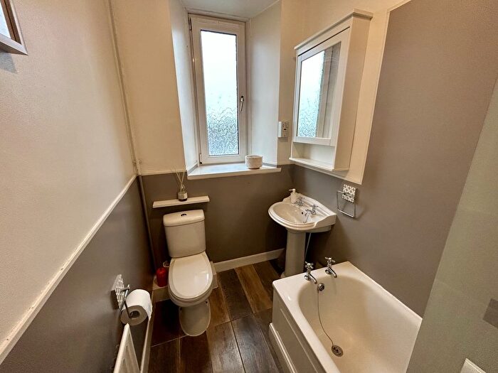 3 Bedroom Flat To Rent In Pitkerro Road, Dundee, DD4