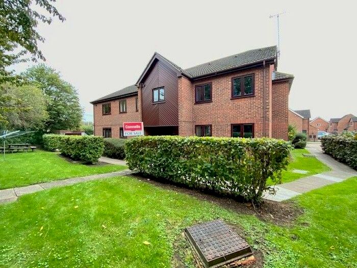 2 Bedroom Flat To Rent In Dormer Close, Aylesbury, HP21