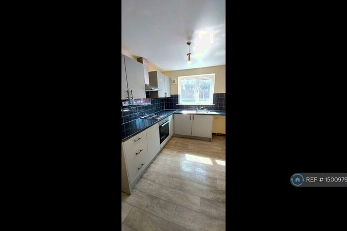 3 Bedroom Flat To Rent In Alderwood Avenue, Liverpool, L24