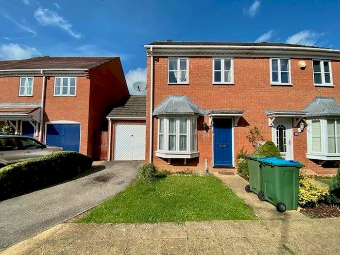 2 Bedroom Semi-Detached House To Rent In Lark Vale, Watermead, Aylesbury, HP19