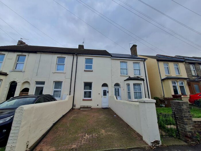 3 Bedroom House To Rent In Napier Road Gillingham, ME7
