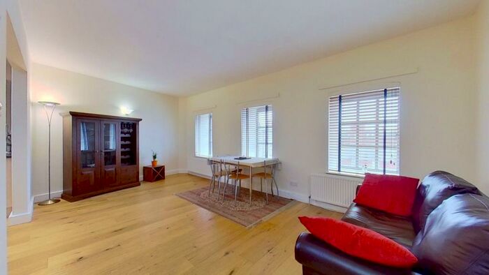 2 Bedroom Flat To Rent In Patriothall, Stockbridge, Edinburgh, EH3