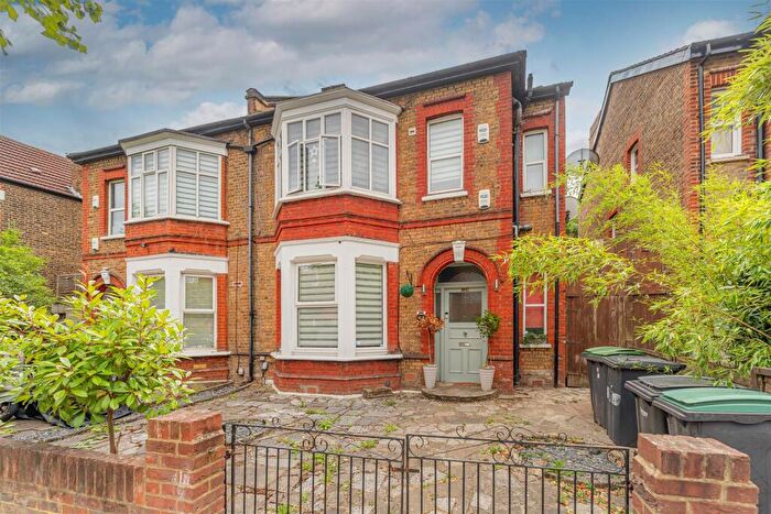 2 Bedroom Flat For Sale In Stanmore Road, London, N15