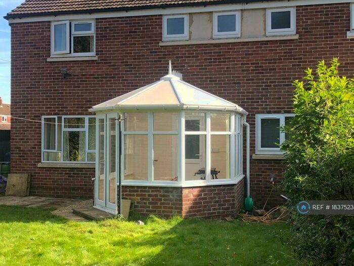 3 Bedroom Semi-Detached House To Rent In Elderfield Road, Bicester, OX27