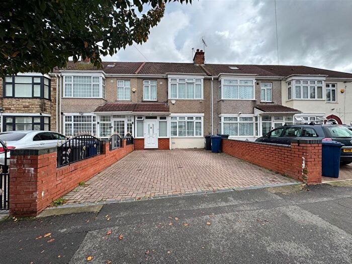 3 Bedroom Terraced House To Rent In Derley Road, Southall, UB2