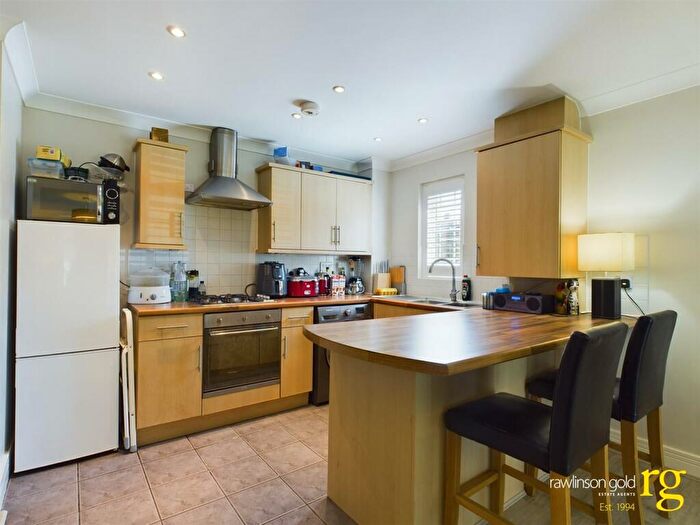 2 Bedroom Flat For Sale In Collapit Close, Harrow, HA1