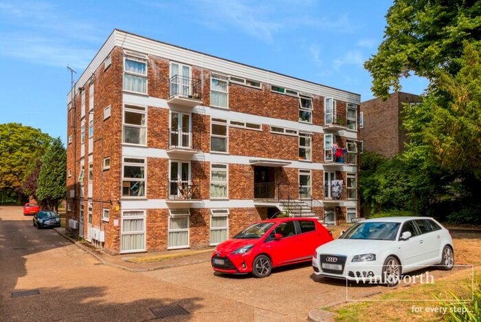 2 Bedroom Flat To Rent In Copers Cope Road, Beckenham, Kent, BR3