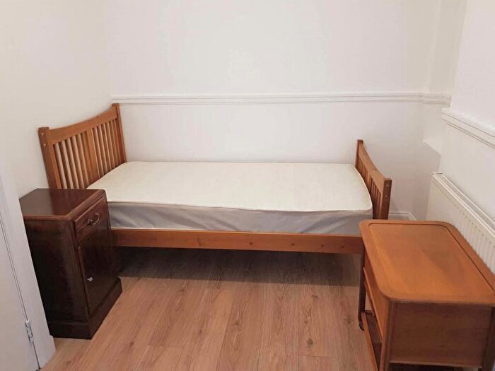 1 Bedroom Flat To Rent In Lodge Road, Reddicth, B98