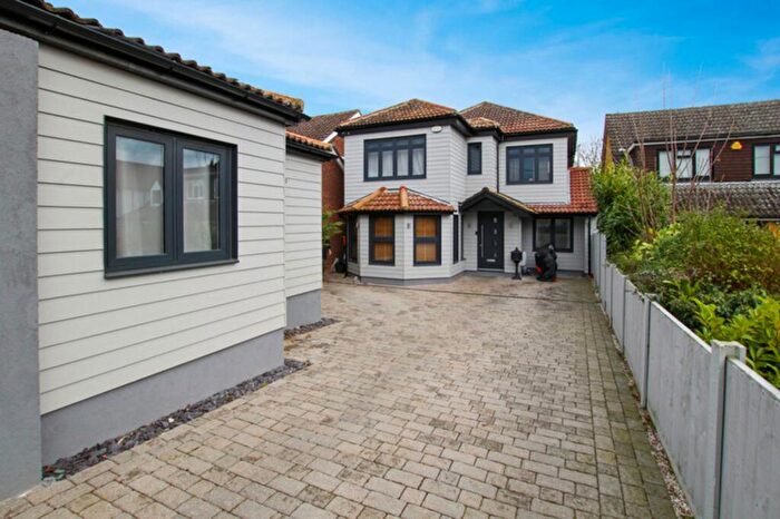 5 Bedroom Detached House For Sale In High View Rise, Crays Hill, CM11