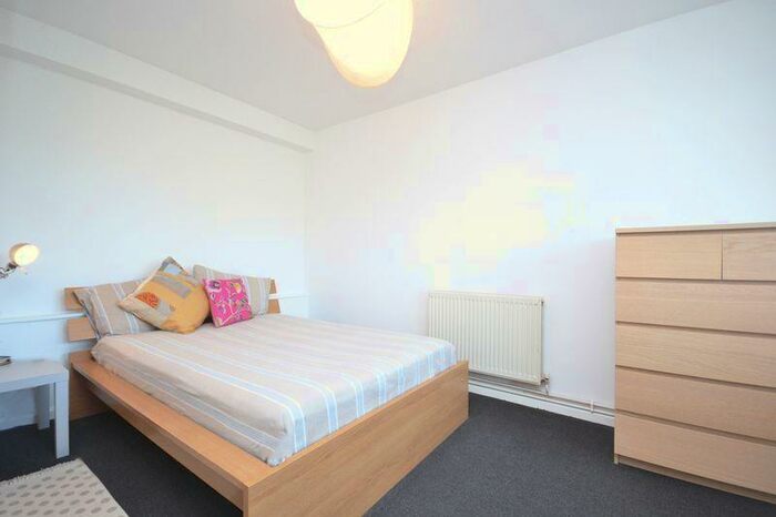 1 Bedroom Flat To Rent In Dan Bryant House, Weir Road, SW12