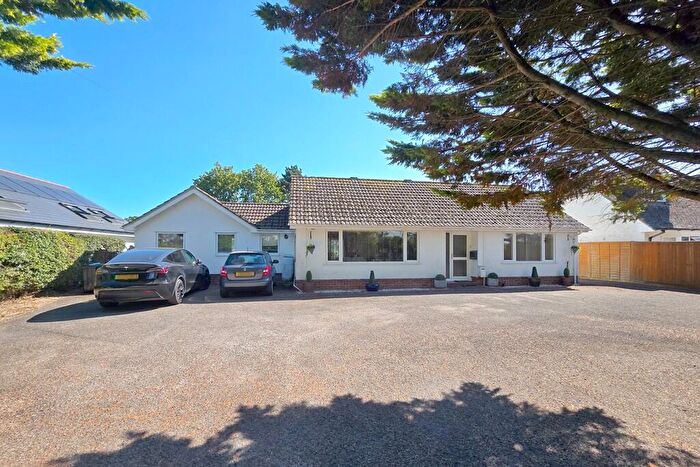 3 Bedroom Detached House For Sale In Silver Street, Hordle, Lymington, Hampshire, SO41