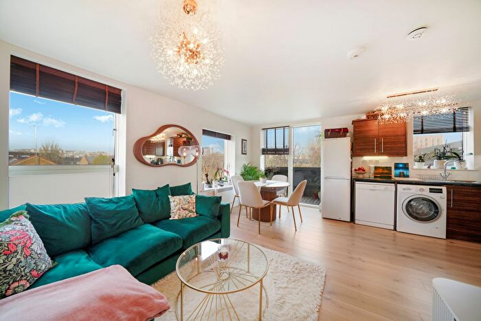 2 Bedroom Flat For Sale In Picasso Building, Bevington Road, W10