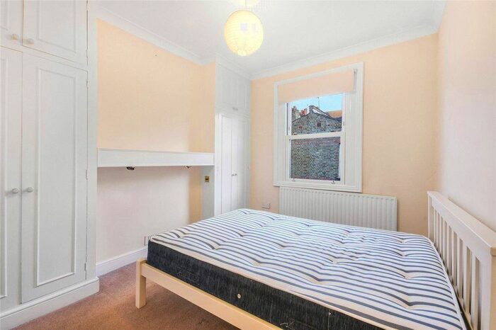 3 Bedroom Flat To Rent In Yukon Road, Balham, London, SW12