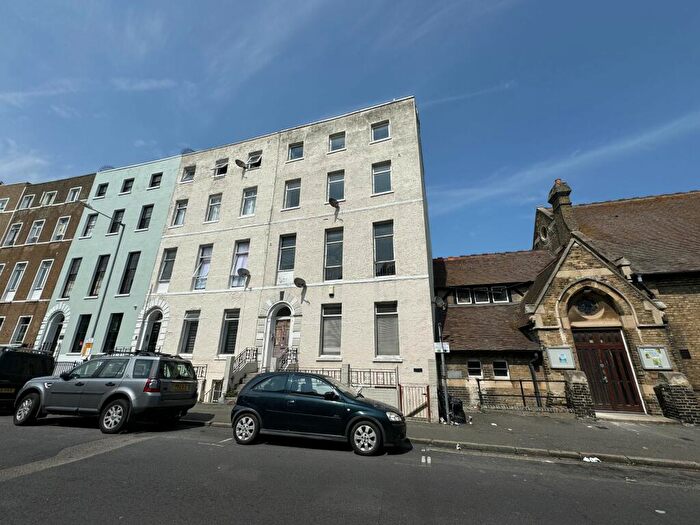 3 Bedroom Flat To Rent In Union Crescent, Margate, CT9