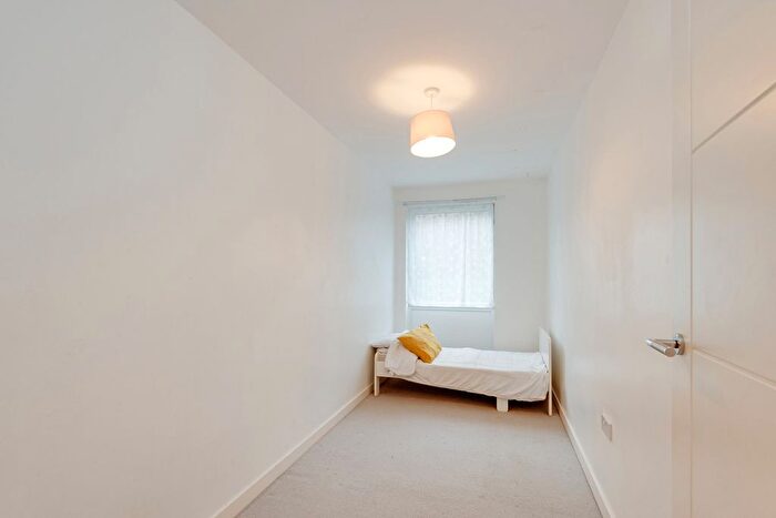 2 Bedroom Flat For Sale In Denman Avenue, Southall, UB2