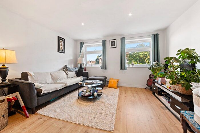 1 Bedroom Flat To Rent In Hazelhurst Road, Tooting, SW17